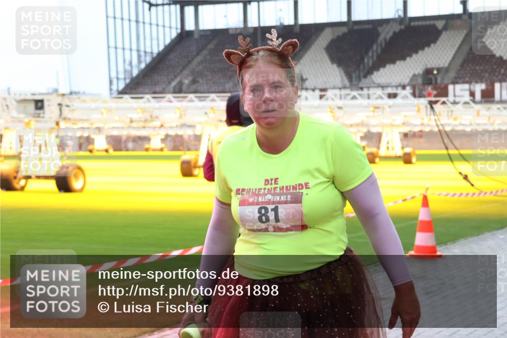 07.12.2025 - St. Pauli X-Mass-Run No. 15 Luisa Fischer http://msf.ph/oto/9381898 07.12.2025 10:47:19 Ziel 15, 81, 58, 81, 221, 231, 479, 485, 639, 641, 821, 823, 824, 921, 1171, 1242, 1359, 1362, 1747, 1750, 1819, 1872, 1875, 2092, 2115, 2488, 2536, 2957, 2965, 2989, 2993, 2998, 3001, 3029, 3123, 3344, 4593 meine-sportfotos.de