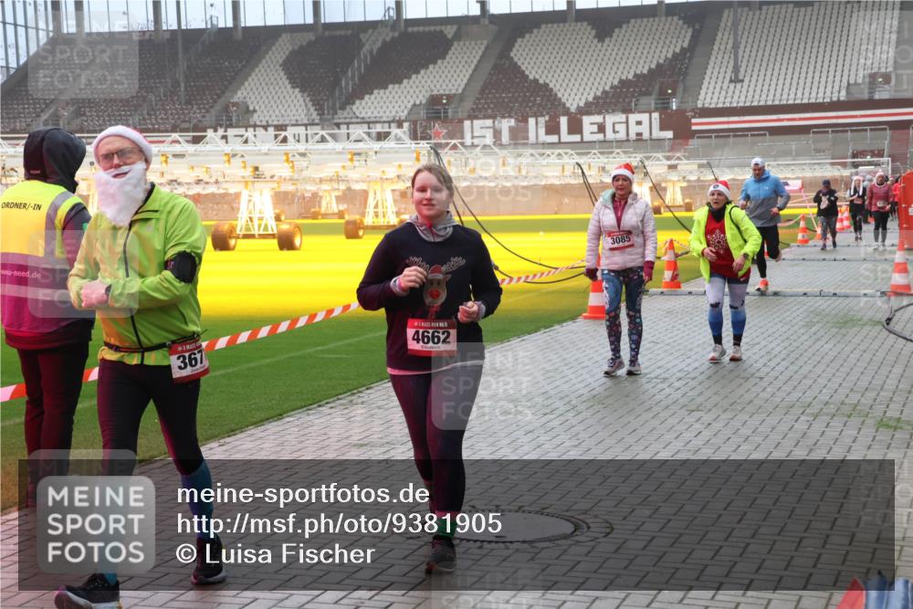 07.12.2025 - St. Pauli X-Mass-Run No. 15 Luisa Fischer http://msf.ph/oto/9381905 07.12.2025 10:12:00 Ziel 367, 15, 4662, 670, 1687, 1969, 2906, 2909, 3085, 3354, 3761, 3767, 3815, 3909, 3932, 3935, 4499, 4525, 4659, 4661, 4662 meine-sportfotos.de
