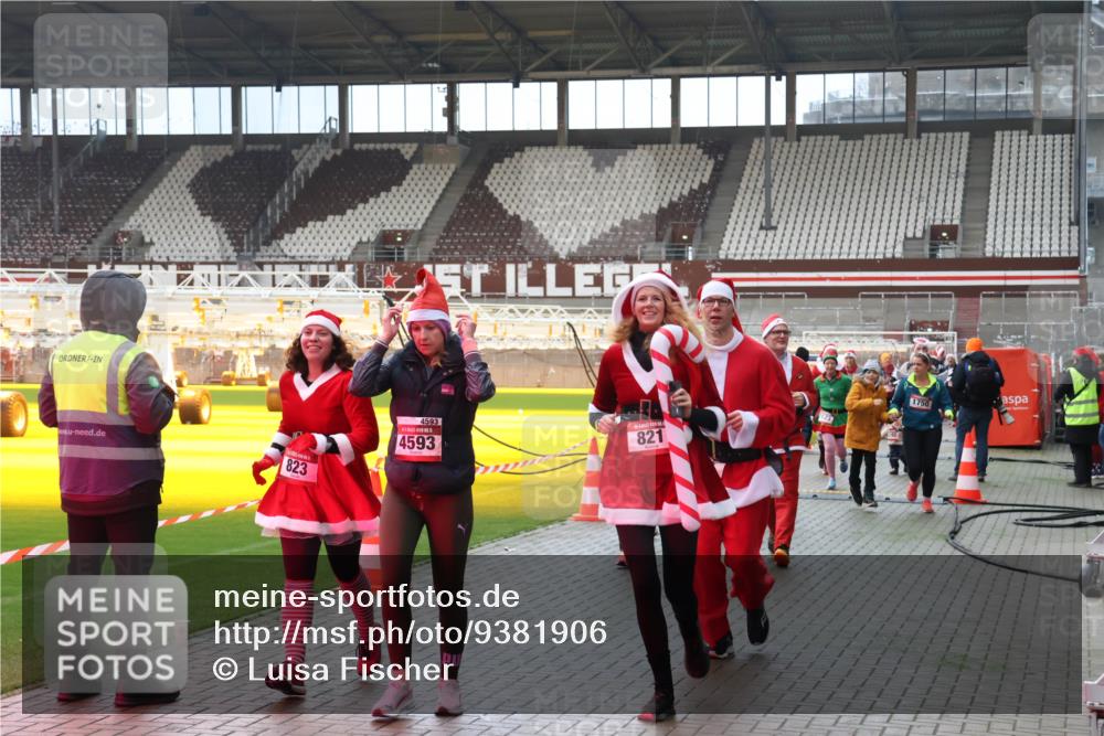 07.12.2025 - St. Pauli X-Mass-Run No. 15 Luisa Fischer http://msf.ph/oto/9381906 07.12.2025 10:47:24 Ziel 823, 4593, 4593, 821, 1750, 58, 81, 221, 231, 821, 823, 824, 921, 1171, 1242, 1359, 1362, 1747, 1750, 1819, 1872, 1875, 2115, 2200, 2488, 2536, 2683, 2684, 2957, 2965, 2989, 2993, 2998, 3001, 3029, 3123, 3344, 4593 meine-sportfotos.de