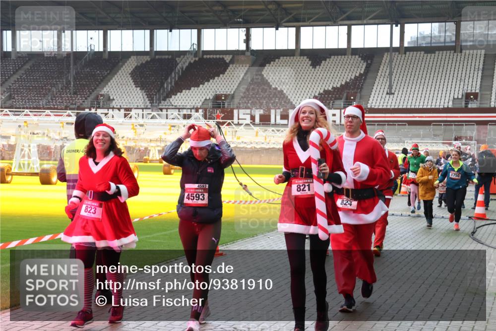 07.12.2025 - St. Pauli X-Mass-Run No. 15 Luisa Fischer http://msf.ph/oto/9381910 07.12.2025 10:47:25 Ziel 0, 823, 4593, 4593, 821, 824, 40, 1750, 58, 81, 221, 231, 821, 823, 824, 921, 1171, 1242, 1359, 1362, 1747, 1750, 1819, 1872, 1875, 2115, 2200, 2488, 2536, 2683, 2684, 2957, 2965, 2989, 2993, 2998, 3001, 3029, 3123, 3344, 4593 meine-sportfotos.de
