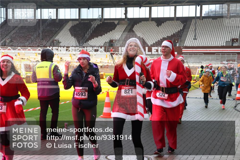 07.12.2025 - St. Pauli X-Mass-Run No. 15 Luisa Fischer http://msf.ph/oto/9381914 07.12.2025 10:47:25 Ziel 3, 4593, 15, 4593, 15, 821, 824, 1750, 58, 81, 221, 231, 821, 823, 824, 921, 1171, 1242, 1359, 1362, 1747, 1750, 1819, 1872, 1875, 2115, 2200, 2488, 2536, 2683, 2684, 2957, 2965, 2989, 2993, 2998, 3001, 3029, 3123, 3344, 4593 meine-sportfotos.de
