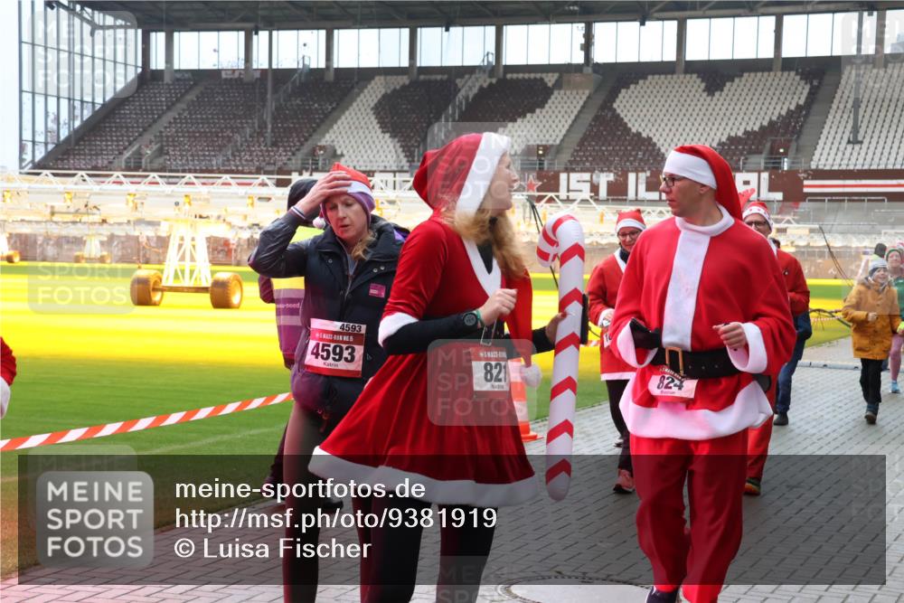 07.12.2025 - St. Pauli X-Mass-Run No. 15 Luisa Fischer http://msf.ph/oto/9381919 07.12.2025 10:47:26 Ziel 4593, 15, 4593, 821, 824, 58, 81, 221, 231, 821, 823, 824, 921, 1171, 1242, 1359, 1362, 1747, 1750, 1819, 1872, 1875, 2115, 2200, 2488, 2536, 2683, 2684, 2957, 2965, 2989, 2993, 3001, 3029, 3123, 3344, 4593 meine-sportfotos.de