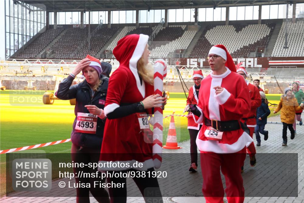 07.12.2025 - St. Pauli X-Mass-Run No. 15 Luisa Fischer http://msf.ph/oto/9381920 07.12.2025 10:47:26 Ziel 4593, 15, 4593, 82, 824, 58, 81, 221, 231, 821, 823, 824, 921, 1171, 1242, 1359, 1362, 1747, 1750, 1819, 1872, 1875, 2115, 2200, 2488, 2536, 2683, 2684, 2957, 2965, 2989, 2993, 3001, 3029, 3123, 3344, 4593 meine-sportfotos.de