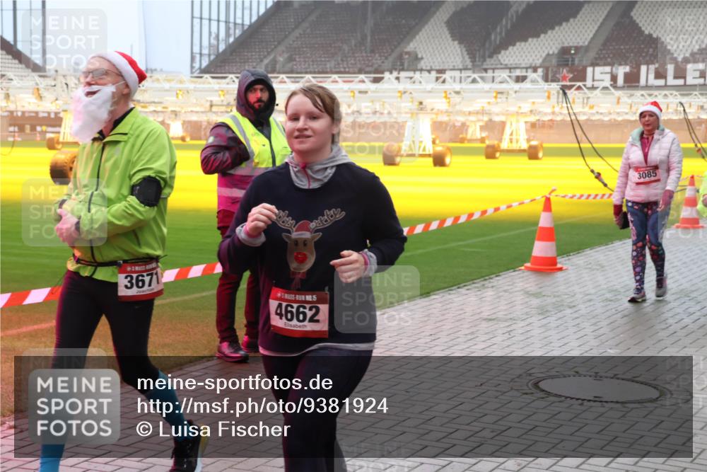 07.12.2025 - St. Pauli X-Mass-Run No. 15 Luisa Fischer http://msf.ph/oto/9381924 07.12.2025 10:12:01 Ziel 3671, 5, 4662, 3085, 670, 1687, 1969, 2906, 2909, 3085, 3354, 3761, 3767, 3815, 3909, 3932, 3935, 4499, 4525, 4659, 4661, 4662 meine-sportfotos.de