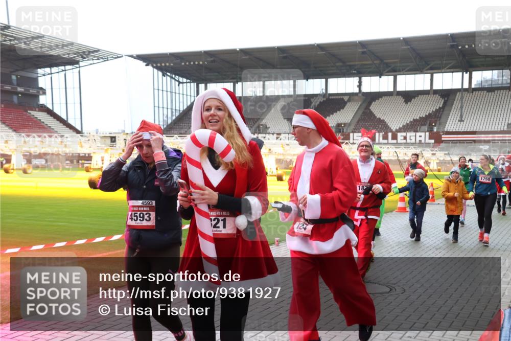 07.12.2025 - St. Pauli X-Mass-Run No. 15 Luisa Fischer http://msf.ph/oto/9381927 07.12.2025 10:47:27 Ziel 4593, 5, 4593, 15, 21, 824, 187, 1750, 58, 81, 231, 821, 823, 824, 1171, 1242, 1359, 1362, 1747, 1750, 1819, 1872, 1875, 2115, 2200, 2488, 2536, 2683, 2684, 2957, 2965, 2989, 2993, 3029, 3123, 3344, 4593 meine-sportfotos.de