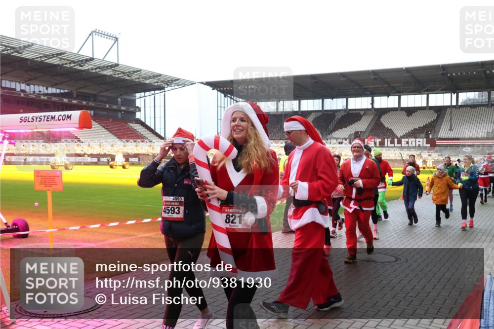 07.12.2025 - St. Pauli X-Mass-Run No. 15 Luisa Fischer http://msf.ph/oto/9381930 07.12.2025 10:47:28 Ziel 4593, 15, 4593, 15, 821, 1750, 58, 81, 231, 821, 823, 824, 1171, 1359, 1362, 1747, 1750, 1819, 1872, 1875, 2115, 2200, 2488, 2536, 2683, 2684, 2957, 2989, 2993, 3029, 3123, 3344, 4593 meine-sportfotos.de