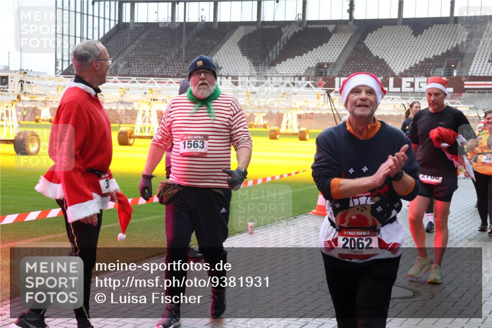 07.12.2025 - St. Pauli X-Mass-Run No. 15 Luisa Fischer http://msf.ph/oto/9381931 07.12.2025 11:20:27 Ziel 15, 1563, 15, 2062, 2700, 36, 367, 373, 1336, 1343, 2217, 2577, 2578, 2581, 2771, 3075, 3157, 3160, 3170, 3324, 3822, 3823, 4637 meine-sportfotos.de