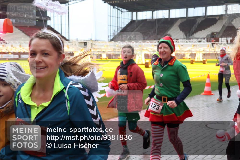 07.12.2025 - St. Pauli X-Mass-Run No. 15 Luisa Fischer http://msf.ph/oto/9381936 07.12.2025 10:47:32 Ziel 15, 1750, 123, 58, 60, 81, 231, 309, 522, 523, 821, 823, 824, 1171, 1359, 1362, 1747, 1750, 1819, 1872, 1875, 2115, 2200, 2488, 2683, 2684, 2957, 2989, 2993, 3029, 3123, 3344, 3360, 4593 meine-sportfotos.de