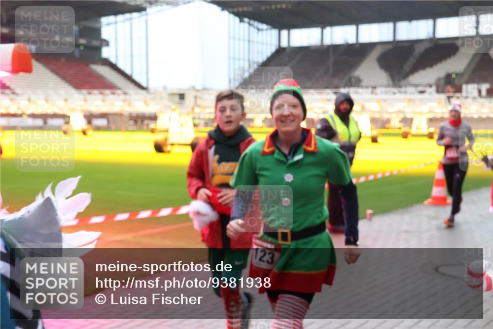 07.12.2025 - St. Pauli X-Mass-Run No. 15 Luisa Fischer http://msf.ph/oto/9381938 07.12.2025 10:47:33 Ziel 123, 58, 60, 81, 231, 309, 522, 523, 821, 823, 824, 1171, 1359, 1362, 1747, 1750, 1819, 1847, 1848, 1863, 1872, 1875, 2115, 2200, 2488, 2683, 2684, 2957, 2989, 2993, 3029, 3123, 3344, 3360, 4593 meine-sportfotos.de