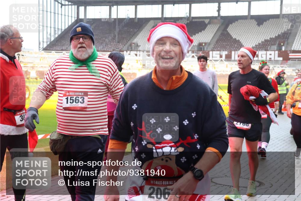 07.12.2025 - St. Pauli X-Mass-Run No. 15 Luisa Fischer http://msf.ph/oto/9381940 07.12.2025 11:20:29 Ziel 30, 15, 1563, 15, 2067, 1, 2100, 1336, 1343, 2217, 2577, 2578, 2581, 2771, 3075, 3157, 3160, 3170, 3324, 3822, 3823, 4637 meine-sportfotos.de