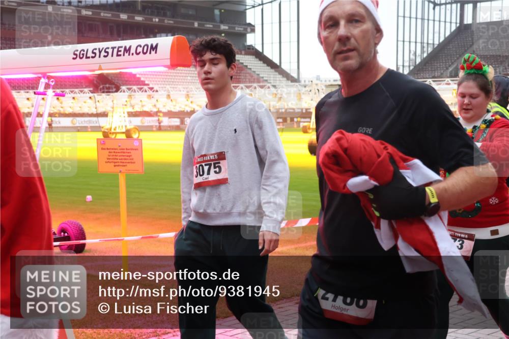 07.12.2025 - St. Pauli X-Mass-Run No. 15 Luisa Fischer http://msf.ph/oto/9381945 07.12.2025 11:20:34 Ziel 15, 3075, 2700, 15, 3, 2217, 2577, 2578, 2581, 2771, 3075, 3129, 3157, 3160, 3170, 3309, 3324, 3822, 3823, 4637 meine-sportfotos.de