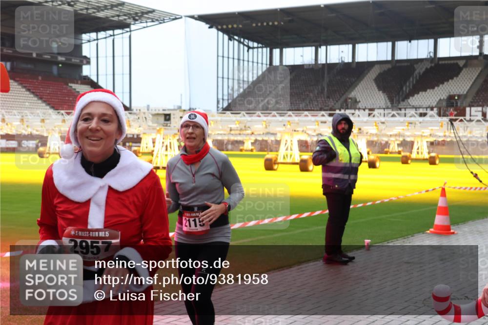 07.12.2025 - St. Pauli X-Mass-Run No. 15 Luisa Fischer http://msf.ph/oto/9381958 07.12.2025 10:47:35 Ziel 15, 2957, 2115, 60, 81, 231, 309, 522, 523, 821, 823, 824, 1171, 1182, 1359, 1362, 1747, 1750, 1819, 1847, 1848, 1863, 1872, 1875, 2115, 2200, 2683, 2684, 2957, 2989, 2993, 3029, 3101, 3102, 3123, 3344, 3360, 4593, 4853, 4868, 4869 meine-sportfotos.de