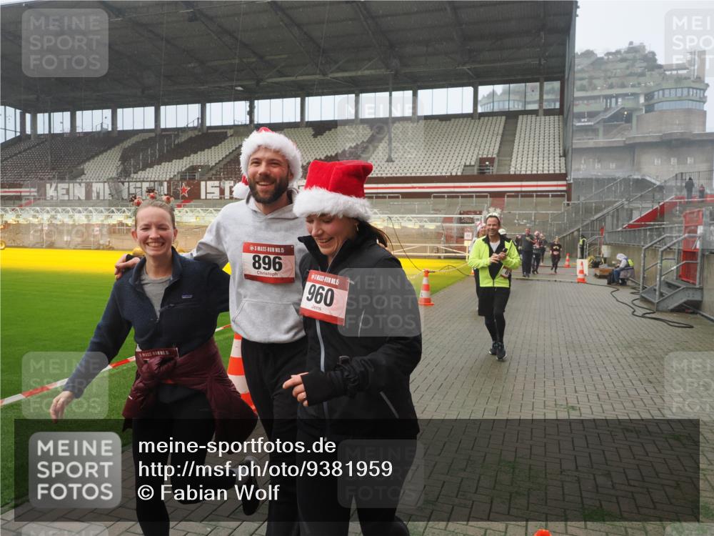 07.12.2025 - St. Pauli X-Mass-Run No. 15 Fabian Wolf http://msf.ph/oto/9381959 07.12.2025 10:09:21 Ziel 881, 896, 899, 960, 1243, 1248, 1718, 3493, 3756, 4113, 4666 meine-sportfotos.de