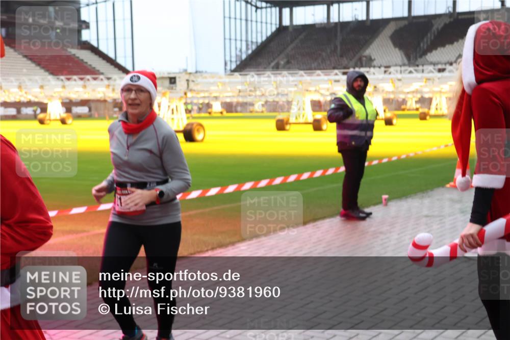 07.12.2025 - St. Pauli X-Mass-Run No. 15 Luisa Fischer http://msf.ph/oto/9381960 07.12.2025 10:47:35 Ziel 17, 60, 81, 231, 309, 522, 523, 821, 823, 824, 1171, 1182, 1359, 1362, 1747, 1750, 1819, 1847, 1848, 1863, 1872, 1875, 2115, 2200, 2683, 2684, 2957, 2989, 2993, 3029, 3101, 3102, 3123, 3344, 3360, 4593, 4853, 4868, 4869 meine-sportfotos.de