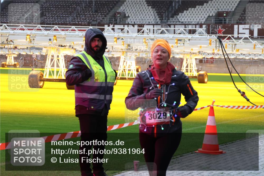07.12.2025 - St. Pauli X-Mass-Run No. 15 Luisa Fischer http://msf.ph/oto/9381964 07.12.2025 10:47:37 Ziel 610, 3029, 60, 231, 309, 522, 523, 821, 823, 824, 1171, 1182, 1359, 1362, 1747, 1750, 1819, 1847, 1848, 1863, 1872, 1875, 2115, 2200, 2683, 2684, 2957, 2989, 2993, 3029, 3101, 3102, 3104, 3105, 3123, 3344, 3360, 4593, 4853, 4868, 4869 meine-sportfotos.de