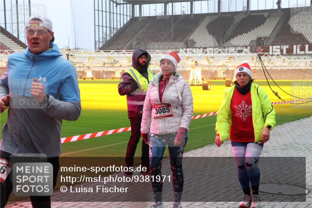 07.12.2025 - St. Pauli X-Mass-Run No. 15 Luisa Fischer http://msf.ph/oto/9381971 07.12.2025 10:12:05 Ziel 15, 6, 6701, 3085, 670, 756, 1687, 1688, 1969, 2906, 2909, 3085, 3354, 3761, 3767, 3815, 3909, 3932, 3935, 4499, 4525, 4659, 4661, 4662 meine-sportfotos.de
