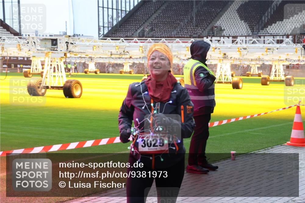 07.12.2025 - St. Pauli X-Mass-Run No. 15 Luisa Fischer http://msf.ph/oto/9381973 07.12.2025 10:47:38 Ziel 3029, 60, 78, 231, 309, 522, 523, 821, 823, 824, 1171, 1182, 1359, 1362, 1747, 1750, 1819, 1847, 1848, 1863, 1872, 1875, 2115, 2200, 2683, 2684, 2957, 2989, 2993, 3029, 3101, 3102, 3104, 3105, 3123, 3344, 3360, 4593, 4853, 4868, 4869 meine-sportfotos.de