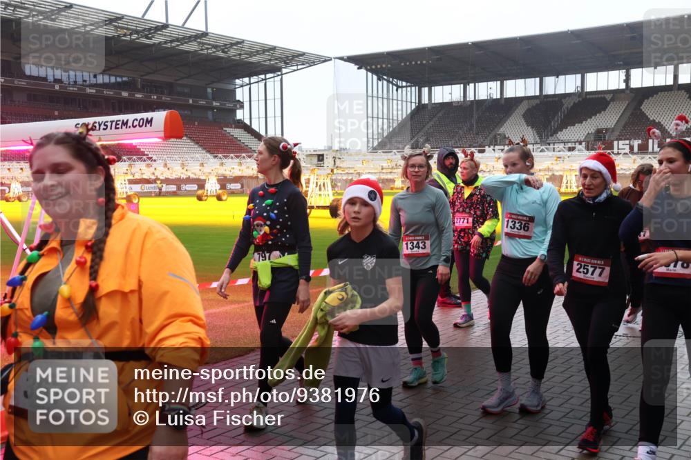 07.12.2025 - St. Pauli X-Mass-Run No. 15 Luisa Fischer http://msf.ph/oto/9381976 07.12.2025 11:20:36 Ziel 15, 367, 1343, 2771, 1336, 5, 2577, 2217, 2577, 2578, 2581, 2771, 3075, 3129, 3157, 3160, 3170, 3309, 3324, 3822, 3823, 4637 meine-sportfotos.de