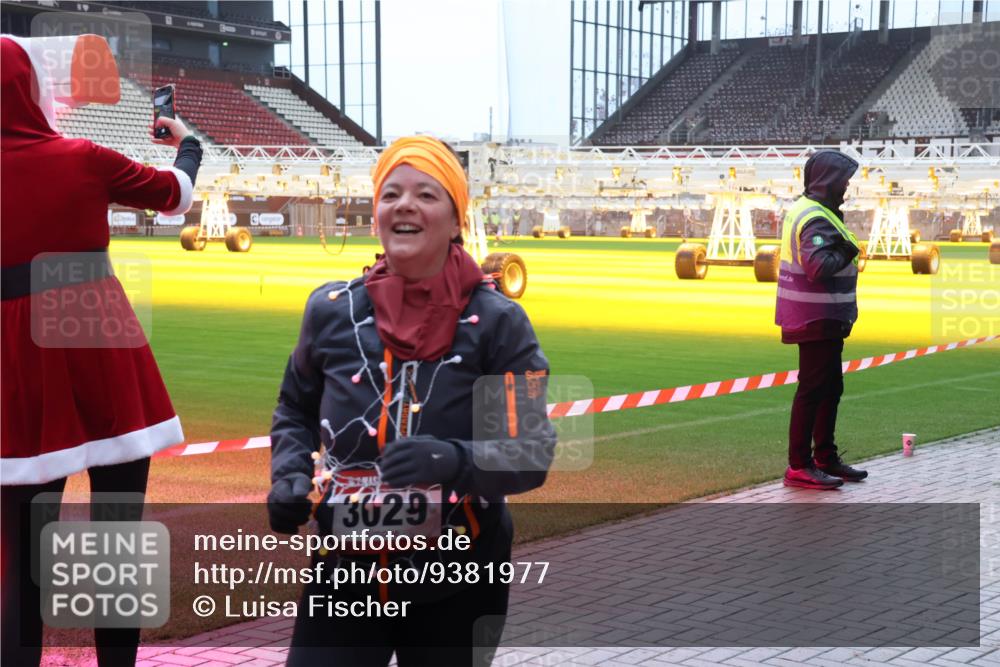 07.12.2025 - St. Pauli X-Mass-Run No. 15 Luisa Fischer http://msf.ph/oto/9381977 07.12.2025 10:47:39 Ziel 3029, 60, 78, 231, 309, 522, 523, 821, 823, 824, 1171, 1182, 1359, 1362, 1747, 1750, 1819, 1847, 1848, 1863, 1872, 1875, 2115, 2200, 2683, 2684, 2957, 3029, 3101, 3102, 3104, 3105, 3123, 3344, 3360, 4593, 4853, 4868, 4869 meine-sportfotos.de