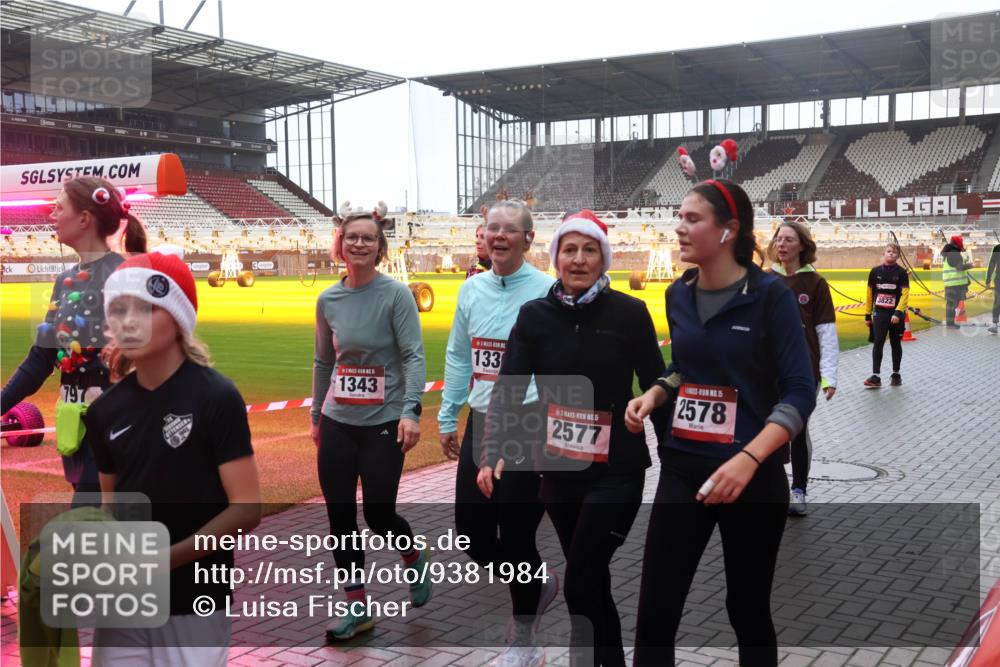 07.12.2025 - St. Pauli X-Mass-Run No. 15 Luisa Fischer http://msf.ph/oto/9381984 07.12.2025 11:20:37 Ziel 797, 5, 1343, 133, 15, 2577, 15, 2578, 2132, 2134, 2217, 2305, 2577, 2578, 2581, 2771, 3075, 3129, 3157, 3160, 3170, 3309, 3324, 3822, 3823, 4637 meine-sportfotos.de