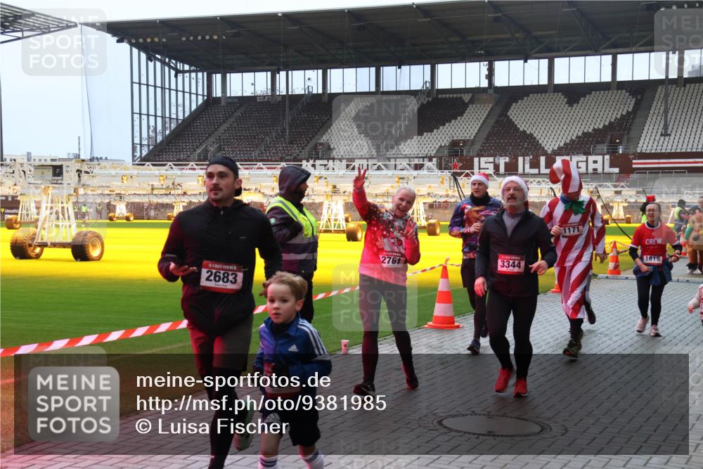 07.12.2025 - St. Pauli X-Mass-Run No. 15 Luisa Fischer http://msf.ph/oto/9381985 07.12.2025 10:47:42 Ziel 3344, 2761, 2683, 1171, 1819, 60, 78, 231, 309, 522, 523, 821, 823, 824, 1171, 1182, 1359, 1362, 1747, 1750, 1819, 1847, 1848, 1863, 1872, 1875, 2115, 2200, 2683, 2684, 2957, 3029, 3101, 3102, 3104, 3105, 3123, 3344, 3360, 4593, 4853, 4868, 4869 meine-sportfotos.de