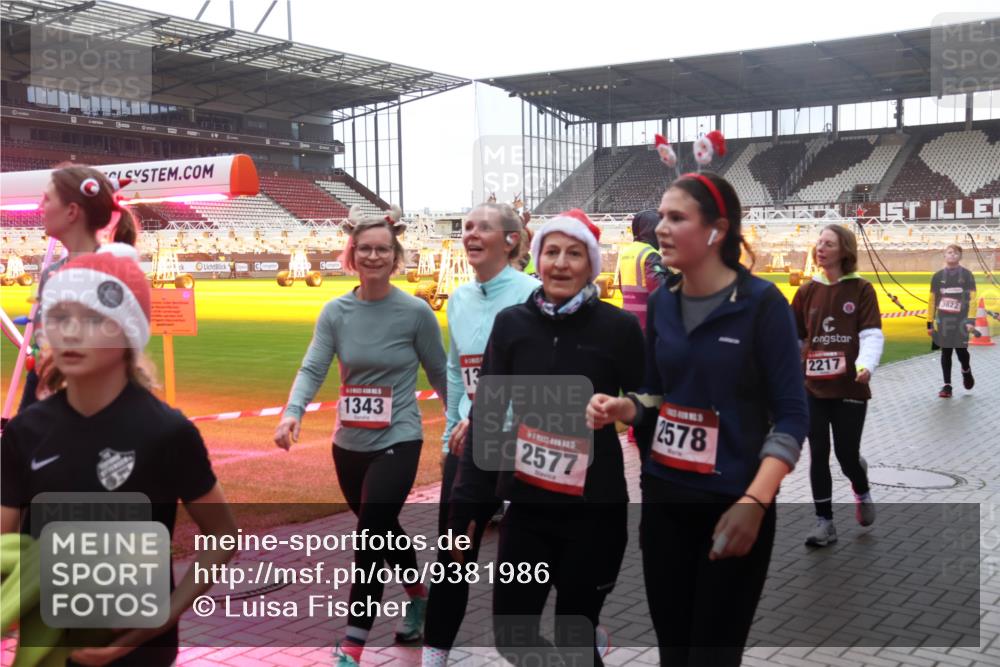07.12.2025 - St. Pauli X-Mass-Run No. 15 Luisa Fischer http://msf.ph/oto/9381986 07.12.2025 11:20:38 Ziel 1343, 13, 2577, 2578, 2217, 3822, 1135, 2132, 2134, 2217, 2305, 2577, 2578, 2581, 2771, 3075, 3129, 3157, 3160, 3170, 3309, 3324, 3822, 3823, 4637 meine-sportfotos.de