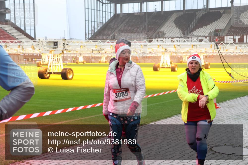 07.12.2025 - St. Pauli X-Mass-Run No. 15 Luisa Fischer http://msf.ph/oto/9381989 07.12.2025 10:12:05 Ziel 15, 3085, 670, 756, 1687, 1688, 1969, 2906, 2909, 3085, 3354, 3761, 3767, 3815, 3909, 3932, 3935, 4499, 4525, 4659, 4661, 4662 meine-sportfotos.de