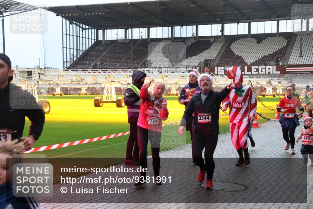 07.12.2025 - St. Pauli X-Mass-Run No. 15 Luisa Fischer http://msf.ph/oto/9381991 07.12.2025 10:47:43 Ziel 10, 5, 83, 2761, 3344, 1171, 1819, 1240, 60, 78, 231, 309, 522, 523, 821, 823, 824, 1171, 1182, 1359, 1362, 1747, 1750, 1819, 1847, 1848, 1863, 1872, 1875, 2115, 2200, 2683, 2684, 2957, 3029, 3101, 3102, 3104, 3105, 3123, 3344, 3360, 4593, 4853, 4868, 4869 meine-sportfotos.de