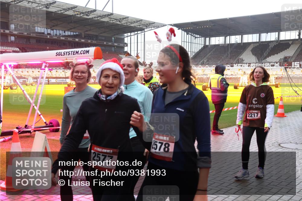 07.12.2025 - St. Pauli X-Mass-Run No. 15 Luisa Fischer http://msf.ph/oto/9381993 07.12.2025 11:20:38 Ziel 5, 2577, 15, 2578, 2217, 1135, 2132, 2134, 2217, 2305, 2577, 2578, 2581, 2771, 3075, 3129, 3157, 3160, 3170, 3309, 3324, 3822, 3823, 4637 meine-sportfotos.de