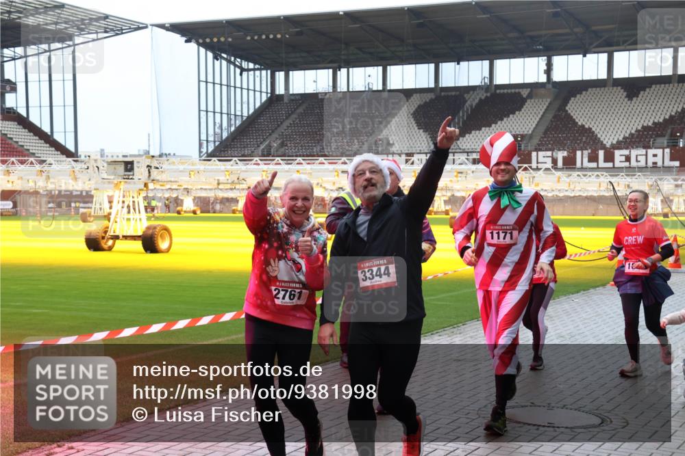 07.12.2025 - St. Pauli X-Mass-Run No. 15 Luisa Fischer http://msf.ph/oto/9381998 07.12.2025 10:47:44 Ziel 5, 2761, 15, 3344, 1, 1171, 10, 60, 78, 231, 309, 522, 523, 821, 823, 824, 1171, 1182, 1359, 1362, 1747, 1750, 1819, 1847, 1848, 1863, 1872, 1875, 2115, 2200, 2683, 2684, 2690, 2957, 3029, 3101, 3102, 3104, 3105, 3123, 3344, 3360, 4593, 4853, 4868, 4869 meine-sportfotos.de