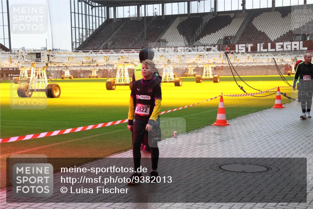 07.12.2025 - St. Pauli X-Mass-Run No. 15 Luisa Fischer http://msf.ph/oto/9382013 07.12.2025 11:20:43 Ziel 3822, 3324, 1020, 1135, 1614, 2132, 2134, 2242, 2305, 2577, 2578, 2581, 2771, 3075, 3129, 3157, 3170, 3309, 3324, 4637 meine-sportfotos.de