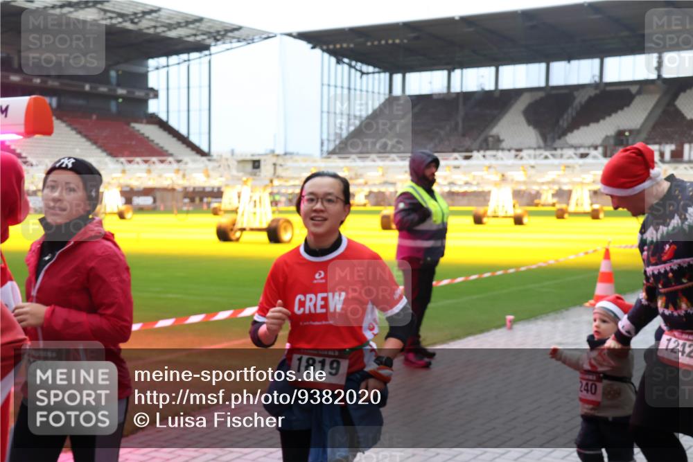 07.12.2025 - St. Pauli X-Mass-Run No. 15 Luisa Fischer http://msf.ph/oto/9382020 07.12.2025 10:47:47 Ziel 2200, 220, 1819, 240, 1242, 60, 78, 231, 309, 522, 523, 821, 823, 824, 1171, 1182, 1359, 1362, 1747, 1750, 1819, 1847, 1848, 1863, 1872, 1875, 2115, 2200, 2490, 2566, 2683, 2684, 2690, 2957, 3029, 3101, 3102, 3104, 3105, 3123, 3344, 3360, 4615, 4618, 4853, 4868, 4869 meine-sportfotos.de