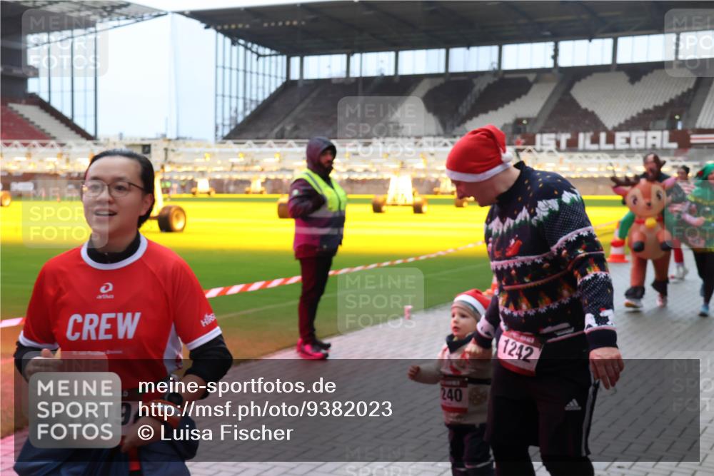 07.12.2025 - St. Pauli X-Mass-Run No. 15 Luisa Fischer http://msf.ph/oto/9382023 07.12.2025 10:47:47 Ziel 1819, 2409, 1242, 60, 78, 231, 309, 522, 523, 821, 823, 824, 1171, 1182, 1359, 1362, 1747, 1750, 1819, 1847, 1848, 1863, 1872, 1875, 2115, 2200, 2490, 2566, 2683, 2684, 2690, 2957, 3029, 3101, 3102, 3104, 3105, 3123, 3344, 3360, 4615, 4618, 4853, 4868, 4869 meine-sportfotos.de
