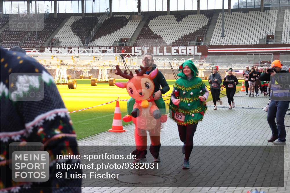 07.12.2025 - St. Pauli X-Mass-Run No. 15 Luisa Fischer http://msf.ph/oto/9382031 07.12.2025 10:47:48 Ziel 523, 4853, 4868, 1112, 60, 78, 231, 309, 522, 523, 821, 823, 824, 1171, 1182, 1359, 1362, 1747, 1750, 1819, 1847, 1848, 1863, 1872, 1875, 2115, 2200, 2490, 2566, 2683, 2684, 2690, 2957, 3029, 3101, 3102, 3104, 3105, 3123, 3344, 3360, 4615, 4618, 4853, 4868, 4869 meine-sportfotos.de