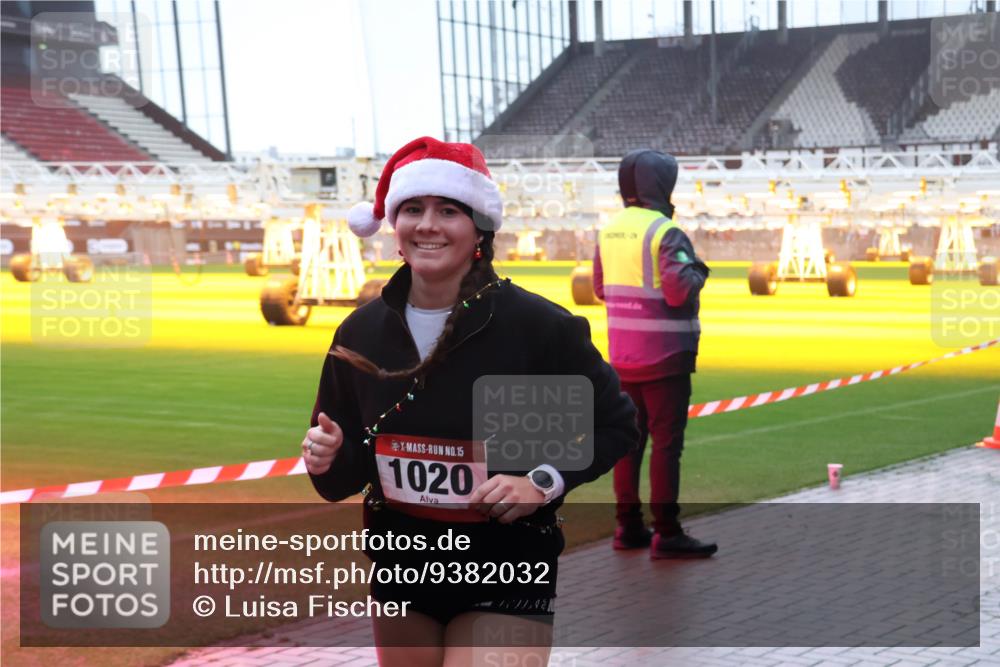 07.12.2025 - St. Pauli X-Mass-Run No. 15 Luisa Fischer http://msf.ph/oto/9382032 07.12.2025 11:21:00 Ziel 15, 1020, 7, 77, 9, 540, 765, 1020, 1135, 1614, 2132, 2134, 2242, 2305, 2379, 2462, 2577, 2578, 2601, 3037, 3129, 3157, 3309, 4637 meine-sportfotos.de