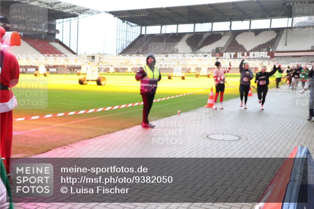 07.12.2025 - St. Pauli X-Mass-Run No. 15 Luisa Fischer http://msf.ph/oto/9382050 07.12.2025 10:47:51 Ziel 60, 78, 231, 309, 522, 523, 1171, 1182, 1747, 1750, 1819, 1847, 1848, 1863, 2115, 2200, 2490, 2566, 2683, 2684, 2690, 2957, 3029, 3101, 3102, 3104, 3105, 3123, 3344, 3360, 4615, 4618, 4853, 4868, 4869 meine-sportfotos.de