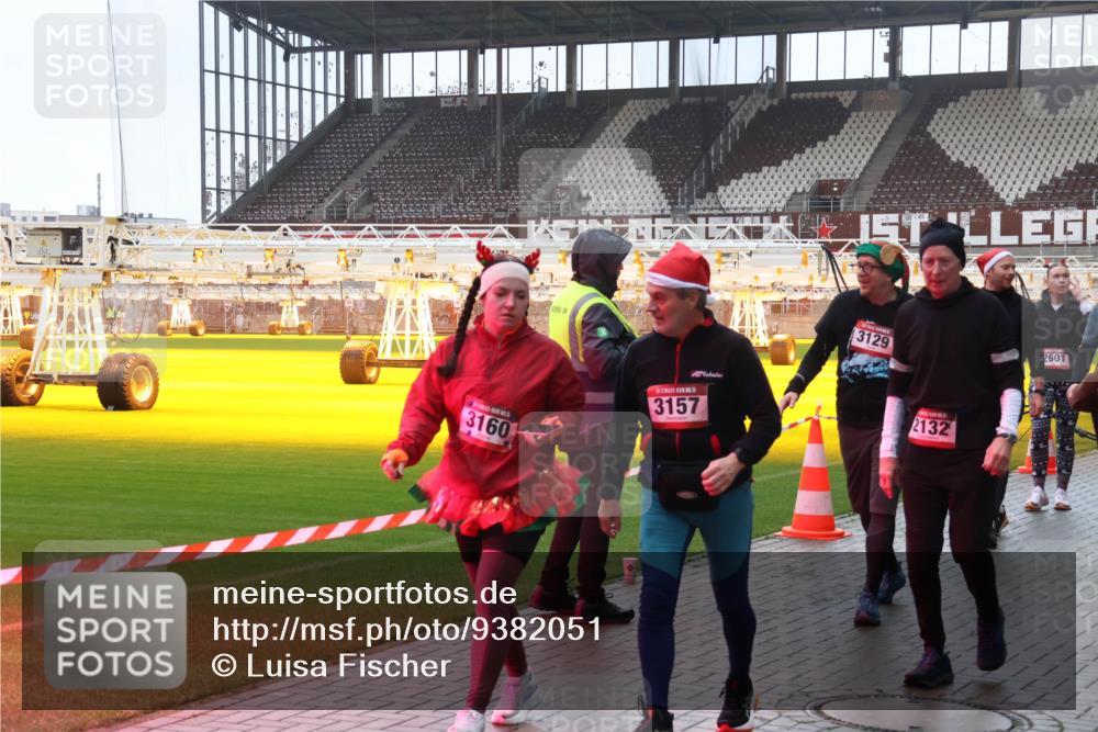 07.12.2025 - St. Pauli X-Mass-Run No. 15 Luisa Fischer http://msf.ph/oto/9382051 07.12.2025 11:21:19 Ziel 3160, 3157, 3129, 2132, 2601, 540, 765, 1020, 1135, 1614, 2132, 2134, 2242, 2305, 2375, 2376, 2379, 2462, 2601, 2854, 3037, 3129, 3135, 3309 meine-sportfotos.de