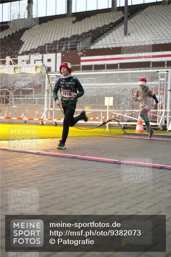 07.12.2025 - St. Pauli X-Mass-Run No. 15 Patografie http://msf.ph/oto/9382073 07.12.2025 10:20:33 Ziel 447, 452, 461, 478, 1016, 1076, 1466, 2187, 3473, 3832, 4116, 4490, 4517 meine-sportfotos.de