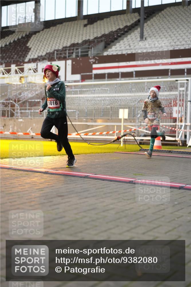 07.12.2025 - St. Pauli X-Mass-Run No. 15 Patografie http://msf.ph/oto/9382080 07.12.2025 10:20:33 Ziel 447, 452, 461, 478, 1016, 1076, 1466, 2187, 3473, 3832, 4116, 4490, 4517 meine-sportfotos.de