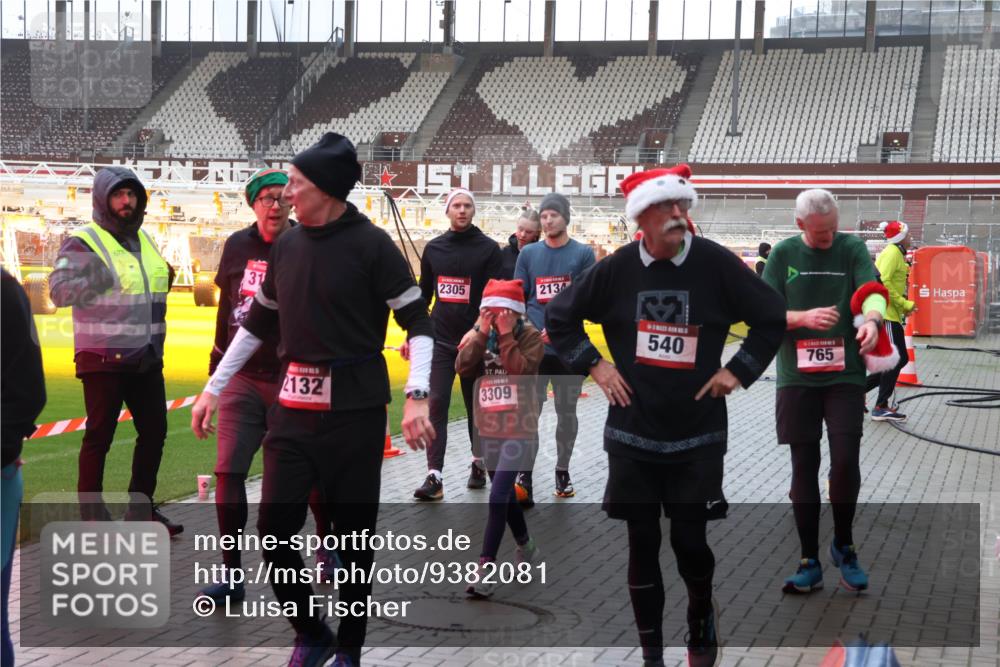 07.12.2025 - St. Pauli X-Mass-Run No. 15 Luisa Fischer http://msf.ph/oto/9382081 07.12.2025 11:21:21 Ziel 31, 2305, 2132, 3309, 2134, 540, 765, 540, 765, 1020, 1135, 1614, 2132, 2134, 2242, 2305, 2375, 2376, 2379, 2462, 2601, 2854, 2867, 3037, 3135, 3220 meine-sportfotos.de