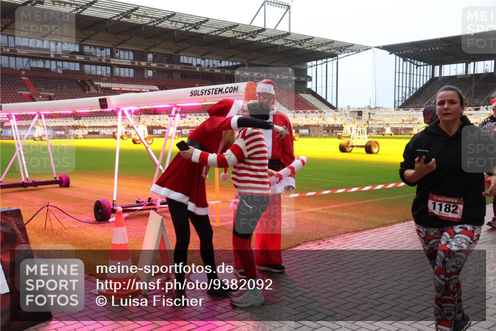 07.12.2025 - St. Pauli X-Mass-Run No. 15 Luisa Fischer http://msf.ph/oto/9382092 07.12.2025 10:48:00 Ziel 15, 1182, 60, 78, 282, 309, 513, 522, 523, 553, 1171, 1182, 1555, 1819, 1847, 1848, 1863, 2115, 2200, 2490, 2566, 2608, 2611, 2683, 2684, 2690, 3029, 3101, 3102, 3104, 3105, 3344, 3360, 4072, 4615, 4618, 4853, 4863, 4868, 4869 meine-sportfotos.de