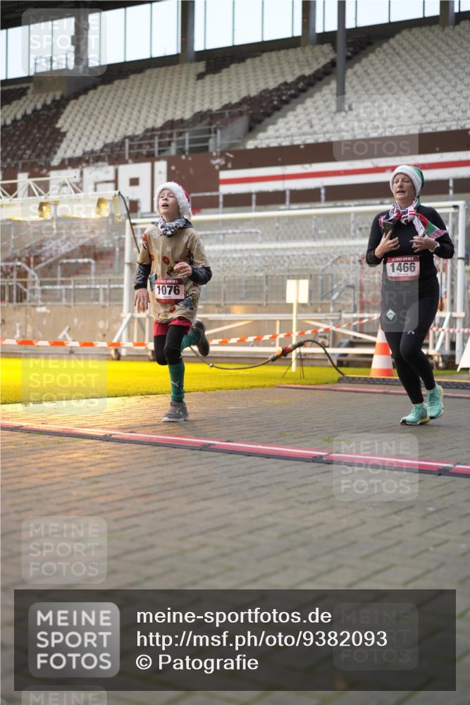 07.12.2025 - St. Pauli X-Mass-Run No. 15 Patografie http://msf.ph/oto/9382093 07.12.2025 10:20:34 Ziel 392, 447, 452, 461, 478, 1016, 1076, 1466, 2187, 3473, 3832, 4490, 4517 meine-sportfotos.de