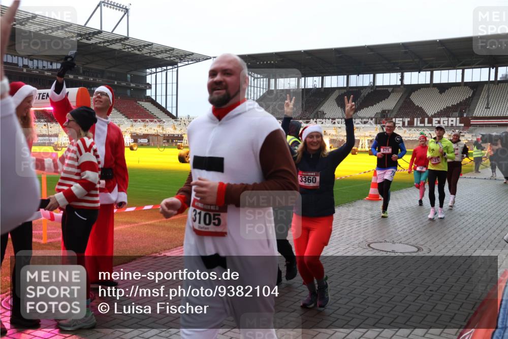 07.12.2025 - St. Pauli X-Mass-Run No. 15 Luisa Fischer http://msf.ph/oto/9382104 07.12.2025 10:48:03 Ziel 3105, 3360, 60, 1421, 60, 78, 282, 309, 513, 522, 523, 553, 1171, 1182, 1555, 1819, 1847, 1848, 1863, 2200, 2490, 2566, 2608, 2611, 2683, 2684, 2690, 3101, 3102, 3104, 3105, 3344, 3360, 4072, 4615, 4618, 4853, 4863, 4868, 4869 meine-sportfotos.de