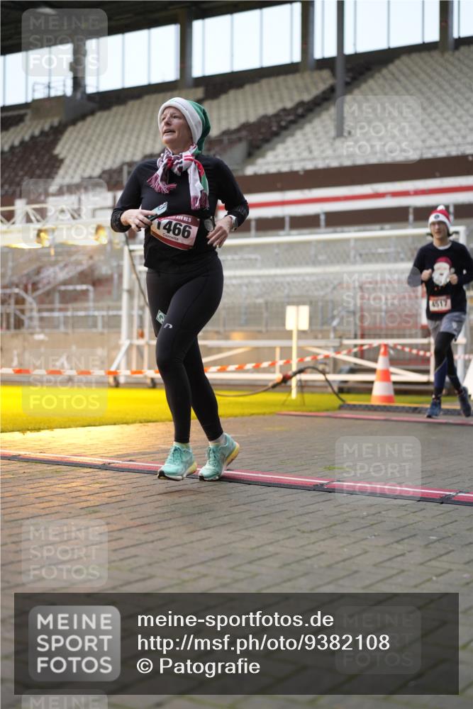07.12.2025 - St. Pauli X-Mass-Run No. 15 Patografie http://msf.ph/oto/9382108 07.12.2025 10:20:35 Ziel 392, 447, 452, 461, 478, 1016, 1076, 1466, 2187, 3473, 3832, 4490, 4517 meine-sportfotos.de