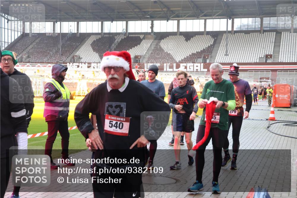 07.12.2025 - St. Pauli X-Mass-Run No. 15 Luisa Fischer http://msf.ph/oto/9382109 07.12.2025 11:21:23 Ziel 15, 540, 379, 540, 765, 1020, 1135, 1614, 2132, 2134, 2242, 2305, 2375, 2376, 2379, 2462, 2601, 2854, 2867, 3037, 3135, 3220 meine-sportfotos.de