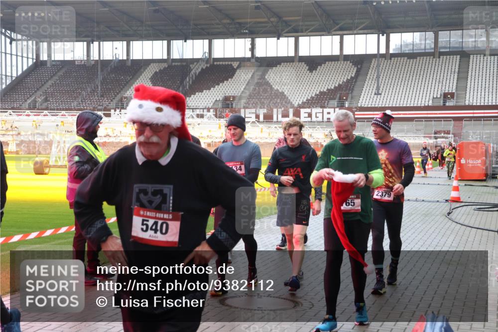 07.12.2025 - St. Pauli X-Mass-Run No. 15 Luisa Fischer http://msf.ph/oto/9382112 07.12.2025 11:21:23 Ziel 15, 540, 34, 65, 2379, 540, 765, 1020, 1135, 1614, 2132, 2134, 2242, 2305, 2375, 2376, 2379, 2462, 2601, 2854, 2867, 3037, 3135, 3220 meine-sportfotos.de