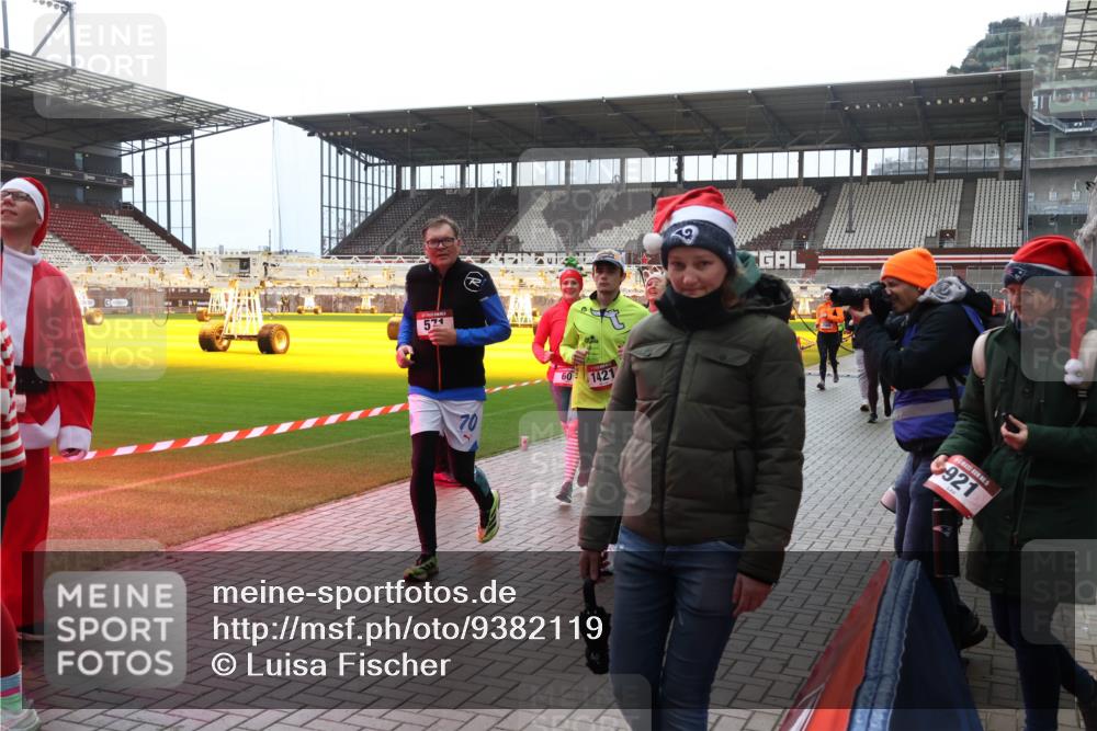 07.12.2025 - St. Pauli X-Mass-Run No. 15 Luisa Fischer http://msf.ph/oto/9382119 07.12.2025 10:48:05 Ziel 521, 70, 601421, 5, 921, 60, 78, 282, 309, 513, 522, 523, 553, 1171, 1182, 1555, 1819, 1847, 1848, 1863, 2200, 2490, 2566, 2608, 2611, 2683, 2684, 2690, 3101, 3102, 3104, 3105, 3344, 3360, 4072, 4615, 4618, 4853, 4863, 4868, 4869 meine-sportfotos.de