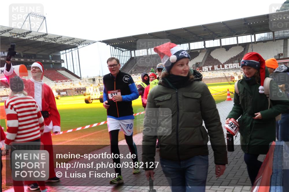 07.12.2025 - St. Pauli X-Mass-Run No. 15 Luisa Fischer http://msf.ph/oto/9382127 07.12.2025 10:48:06 Ziel 571, 70, 921, 60, 78, 282, 309, 472, 513, 522, 523, 553, 1171, 1182, 1555, 1819, 1847, 1848, 1863, 2200, 2490, 2566, 2608, 2611, 2683, 2684, 2690, 3101, 3102, 3104, 3105, 3360, 4072, 4615, 4618, 4853, 4863, 4868, 4869 meine-sportfotos.de