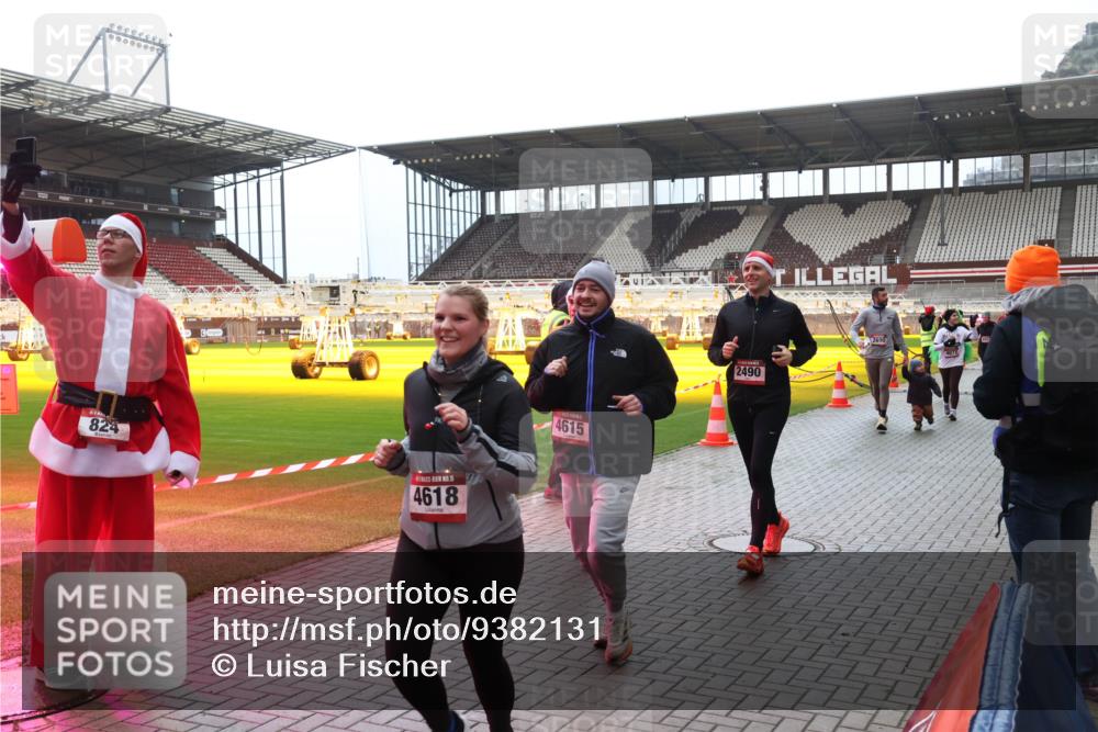 07.12.2025 - St. Pauli X-Mass-Run No. 15 Luisa Fischer http://msf.ph/oto/9382131 07.12.2025 10:48:11 Ziel 824, 5, 4618, 4615, 2490, 2690, 60, 78, 282, 309, 472, 513, 522, 523, 553, 1182, 1555, 1847, 1848, 1863, 2146, 2147, 2490, 2566, 2608, 2611, 2690, 3101, 3102, 3104, 3105, 3360, 4072, 4615, 4618, 4853, 4863, 4868, 4869 meine-sportfotos.de