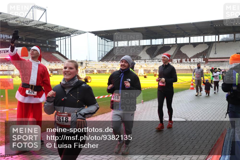 07.12.2025 - St. Pauli X-Mass-Run No. 15 Luisa Fischer http://msf.ph/oto/9382135 07.12.2025 10:48:11 Ziel 824, 5, 4618, 615, 2490, 4072, 60, 78, 282, 309, 472, 513, 522, 523, 553, 1182, 1555, 1847, 1848, 1863, 2146, 2147, 2490, 2566, 2608, 2611, 2690, 3101, 3102, 3104, 3105, 3360, 4072, 4615, 4618, 4853, 4863, 4868, 4869 meine-sportfotos.de